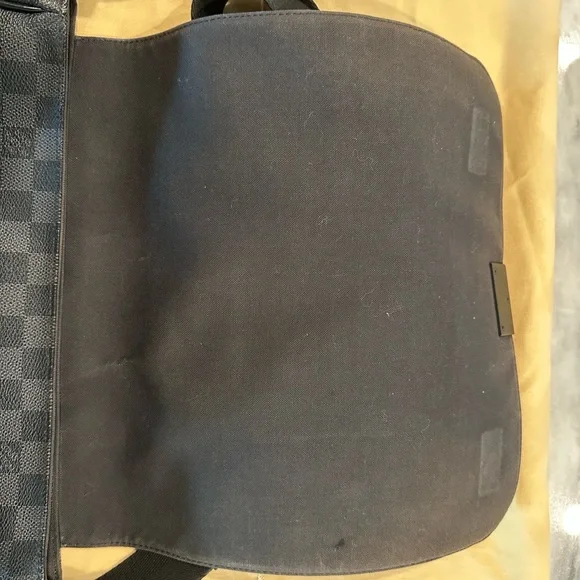 Louis Vuitton Damier District PM Messenger Bag - Picture 3 of 15